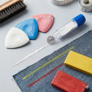 Phấn may: Phấn bay, phấn bột, phấn sáp.